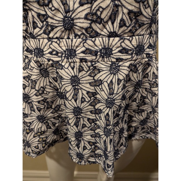 MICHAEL KORS White Navy Embroidered Eyelet Peplum Shirt Top - Womens Size 6 - Picture 9 of 16